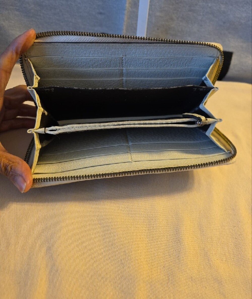 Gucci Brown Monogram Zip Wallet - Picture 7 of 9